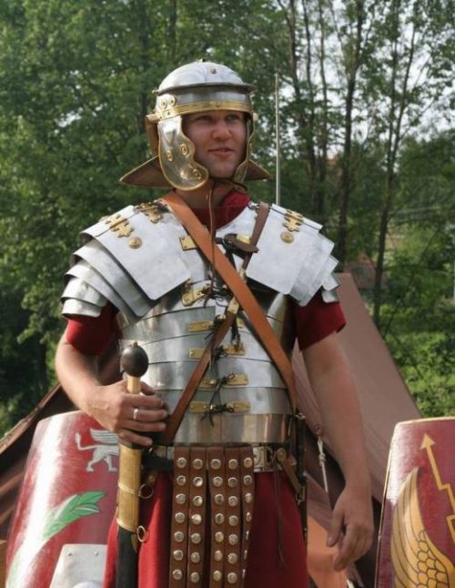 Roman Legionary with Lorica Segmentata - roman armor